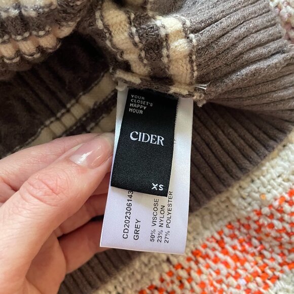 NWOT Cider Brown Contrast Cable Knit Sweater Vest Teddy Bear Logo - Picture 4 of 9